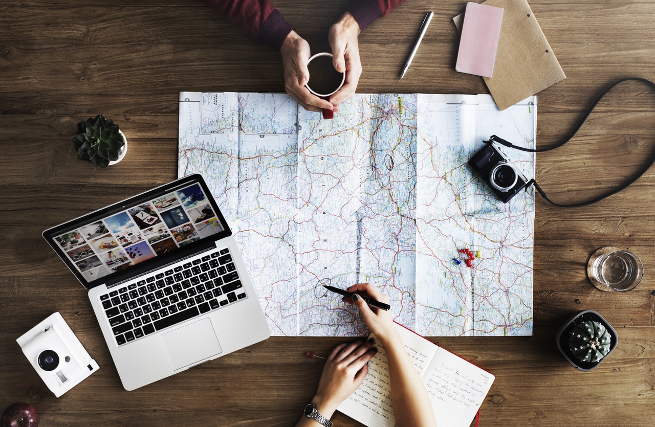 map-pointing-hands