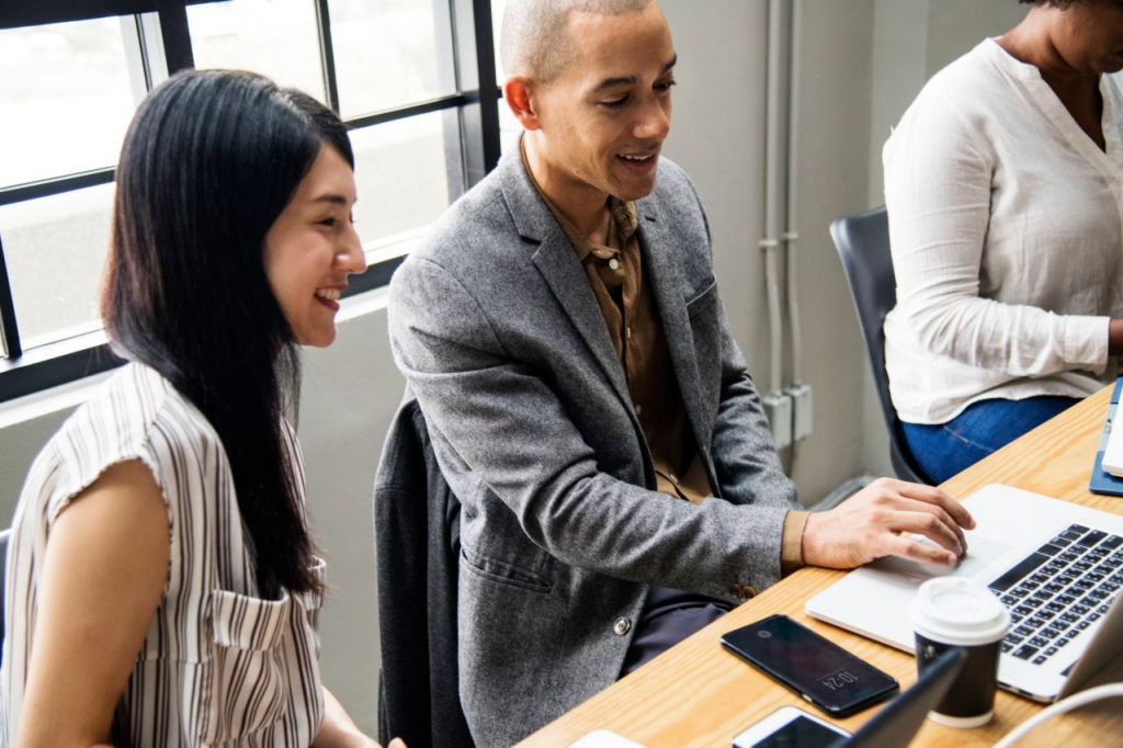 people-business-laptop