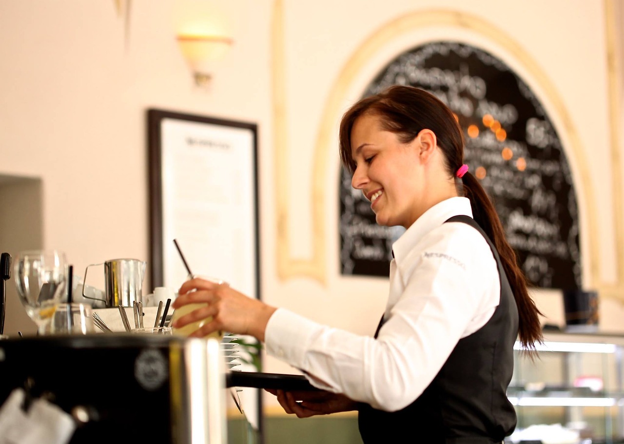 waitress-working-restaurant