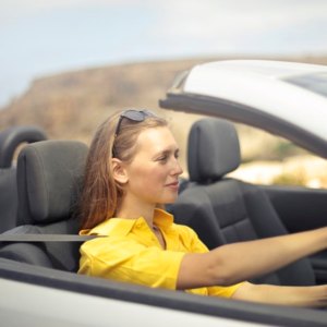 woman-car-drive