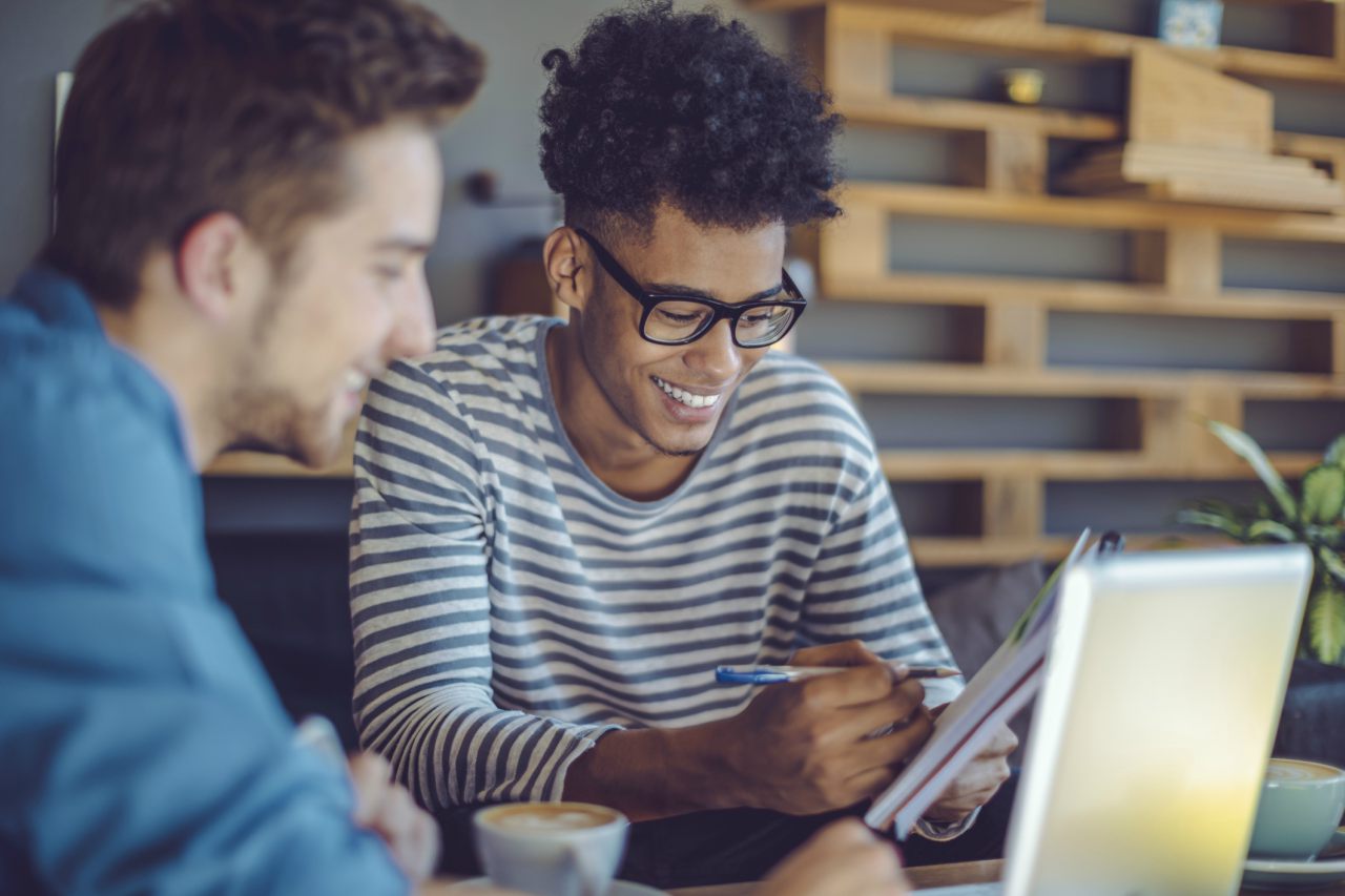 men-looking-laptop-1280